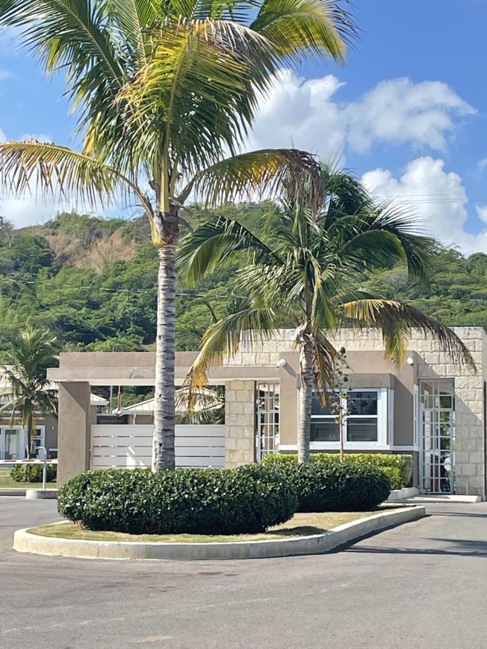 Seashore Vacation Home, Oceanpointe, Lucea, Jamaica Eksteriør bilde